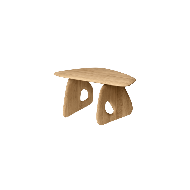 Møblene fra Ferm living har varig aktualitet og er laget av skikkelig gode materialer, og detaljene er dekorative og funksjonelle. Avbildet er sofabord Oar 70.