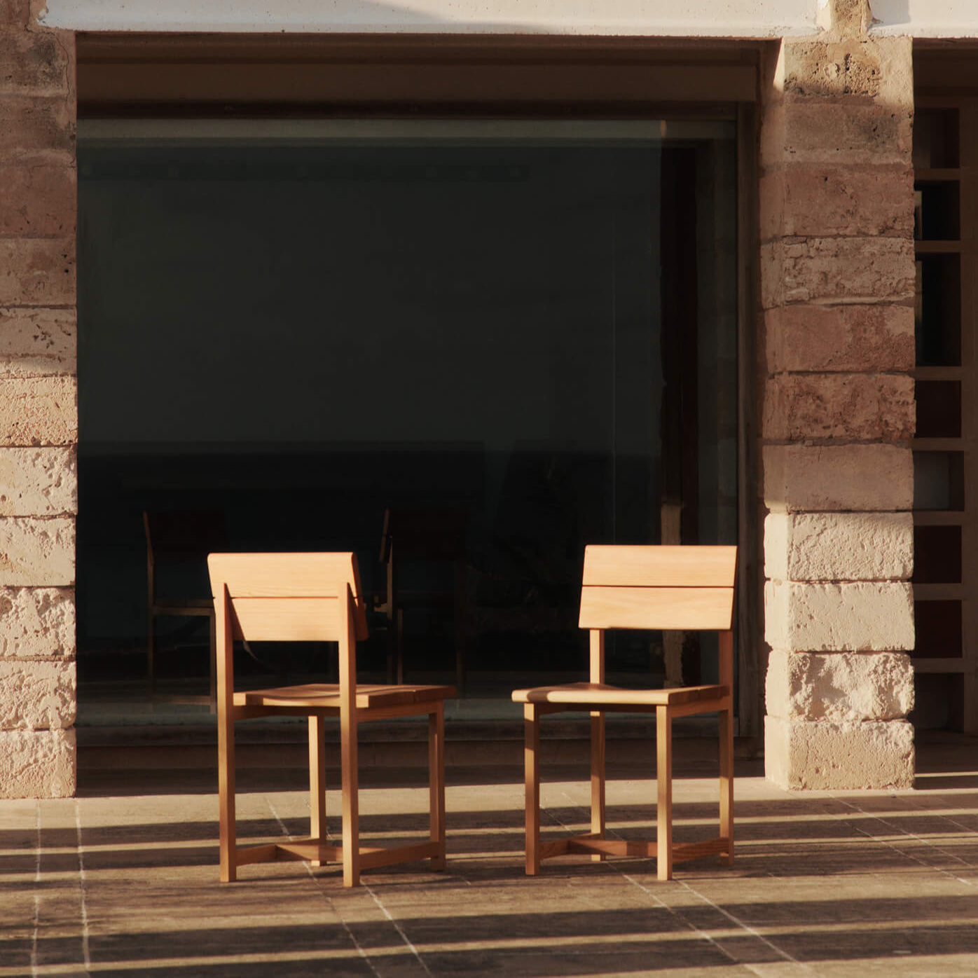 Spisestolen Vist Dining Chair fra kolleksjonen Ferm Living x Utzon – Can Lis.