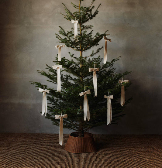 Flettet juletreskjørt Drape i rotting fra Ferm Living