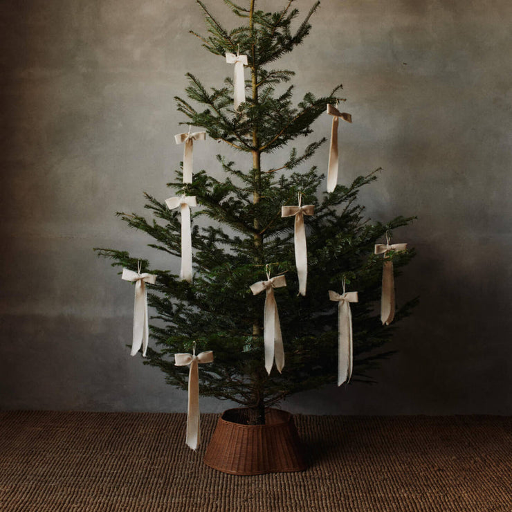 Flettet juletreskjørt Drape i rotting fra Ferm Living