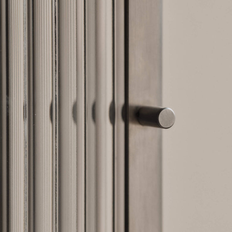 Veggskap Haze Wall Cabinet Rillet Glass fra Ferm Living i børstet stål / Brushed Stainless Steel.