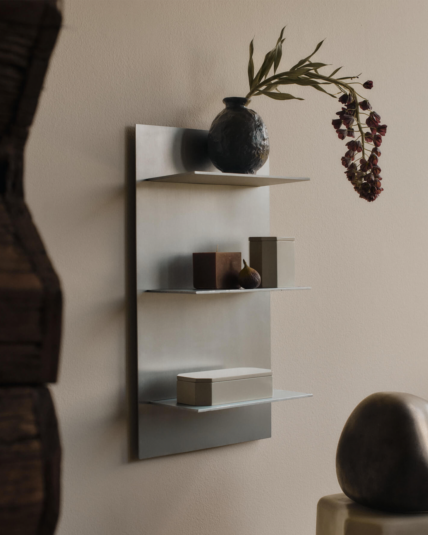 Hylle Lager Wall Shelf Triple Small fra Ferm Living.