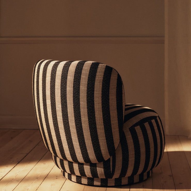 Lenestol Rico Lounge Chair Piccolo i Louisiana - Sand/Black fra Ferm Living. 