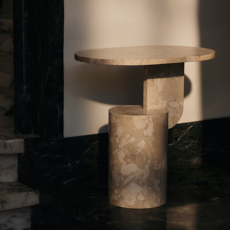 Sidebord Insert Side Table Stone Sand fra Ferm Living.