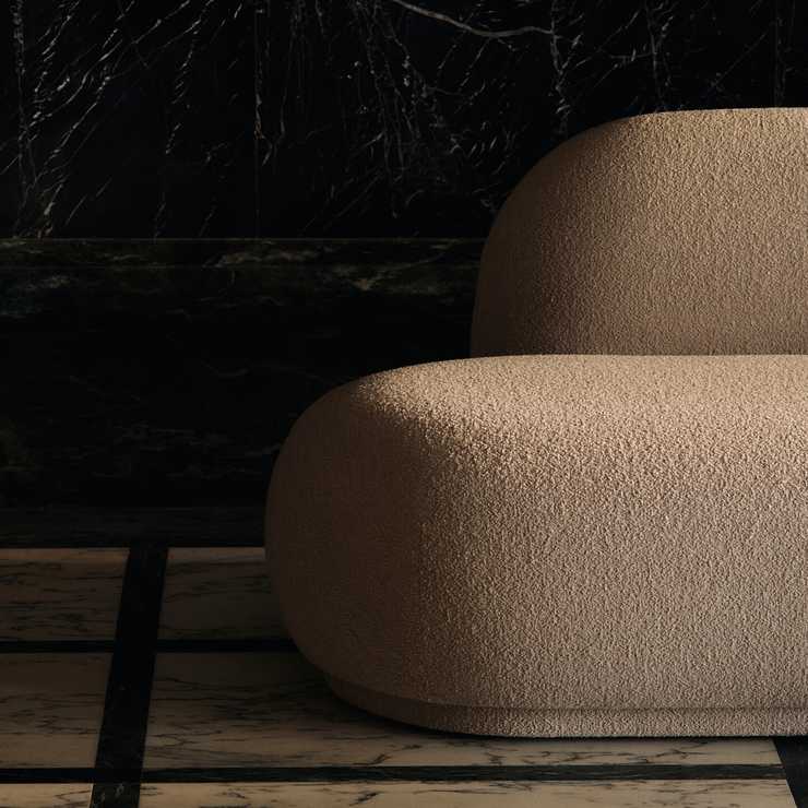 Modulsofa Rico fra Ferm Living i det beige tekstilet Soft Bouclé Natural. Her ser du modulen med åpen ende.