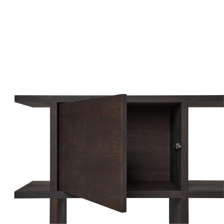 Innsats Kona Bookcase Cabinet Insert i mørkbeiset eikefinér (Dark Stained) fra Ferm Living.