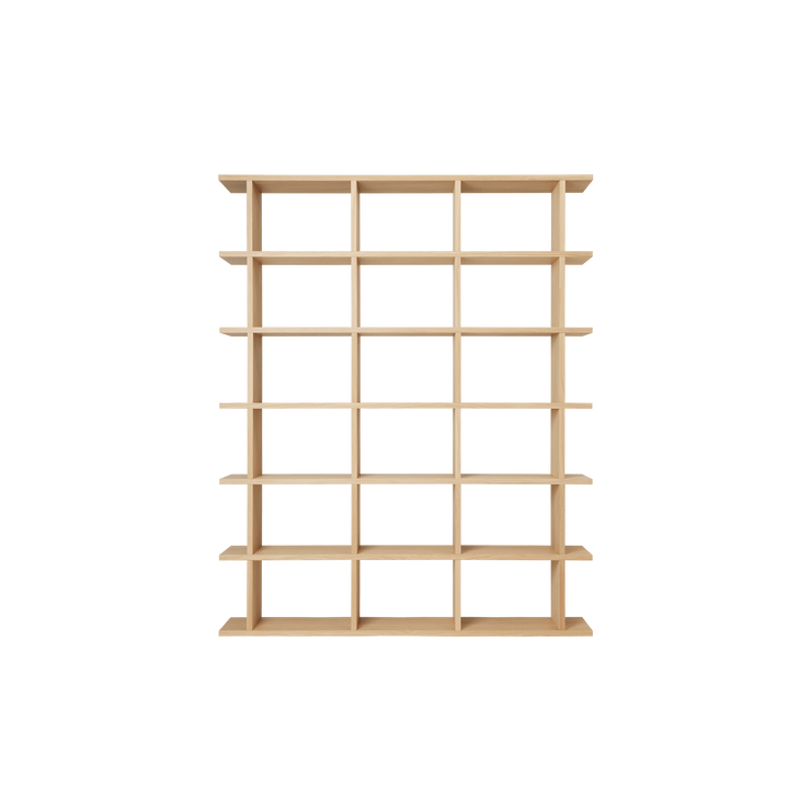 Bokhylle Kona Bookcase 3x6 i naturfarget eikefinér (Natural) fra Ferm Living.