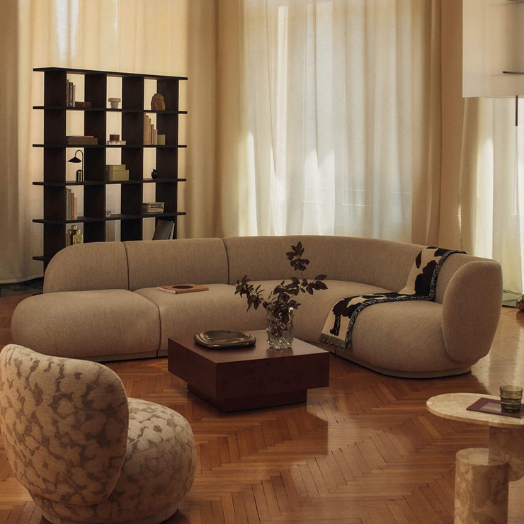 Bokhylle Kona Bookcase 3x6 i naturfarget mørkbeiset eikefinér (Dark Stained fra Ferm Living.