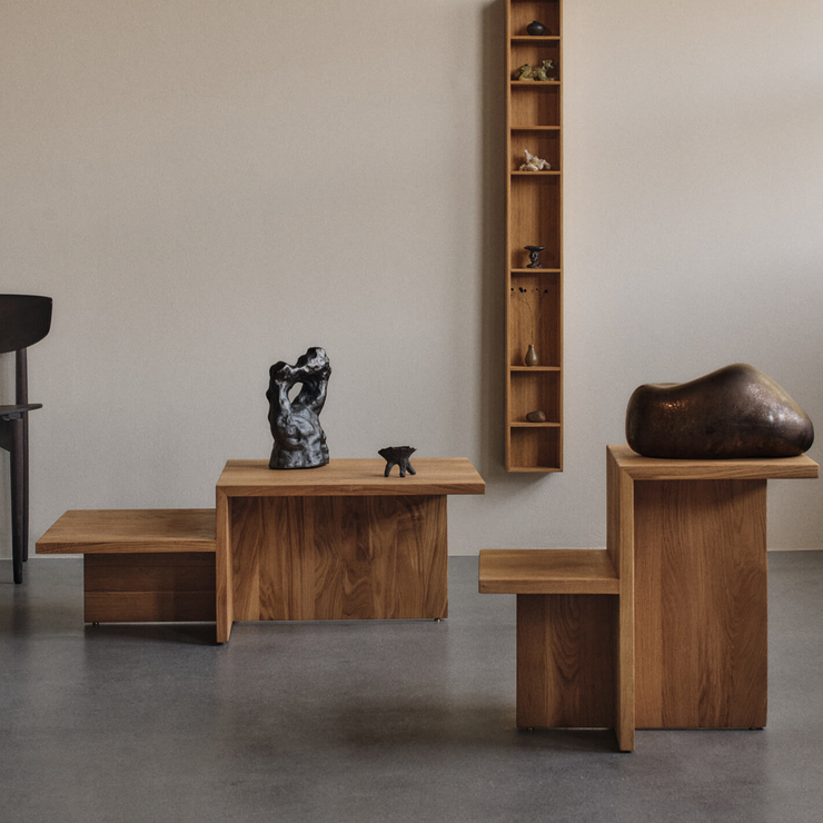 Sofabord Distinct Coffee Table og sofabor Distinct Side Table i Natural Oak fra Ferm Living.