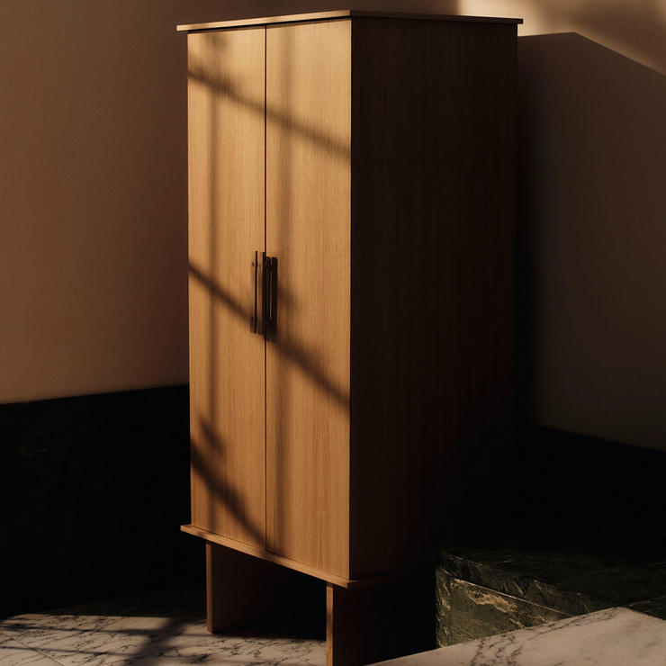 Garderobeskapet Stilt Wardrobe fra Ferm Living.