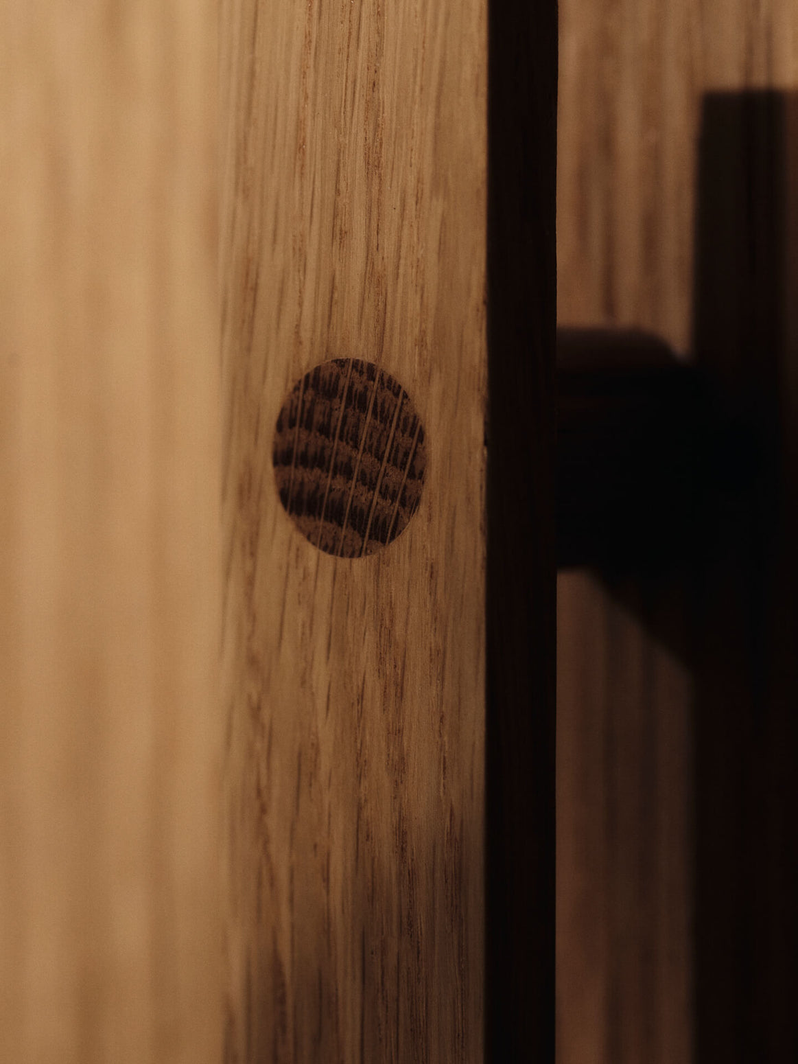 Garderobeskapet Stilt Wardrobe fra Ferm Living.