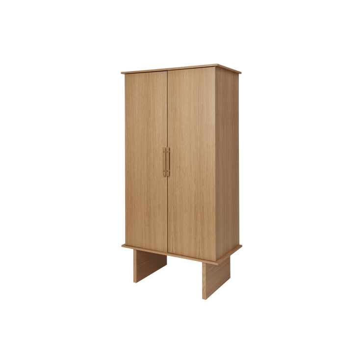 Garderobeskapet Stilt Wardrobe fra Ferm Living.