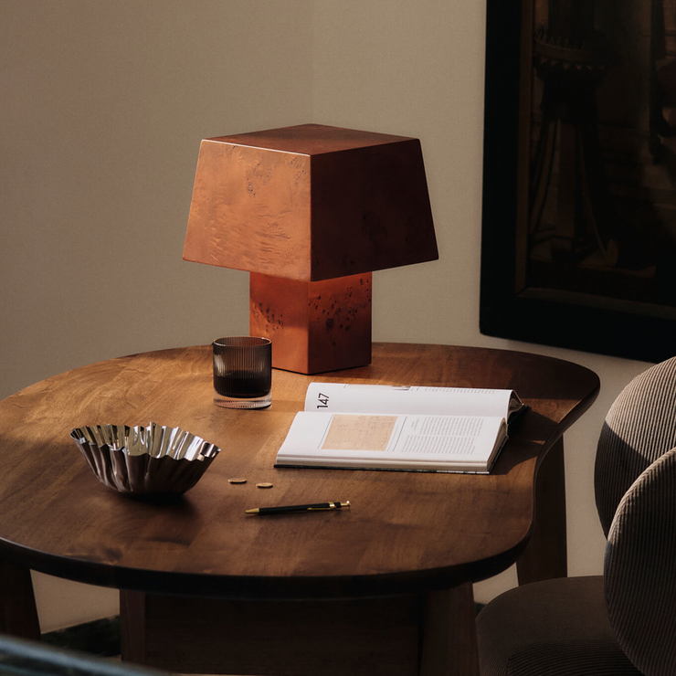 Bordlampe Burl Table Lamp fra Ferm Living.