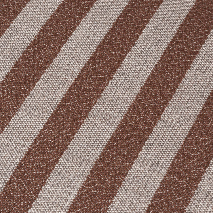 Sofa Rico 2-seter i Louisiana - Sand/Chocolate fra Ferm Living.