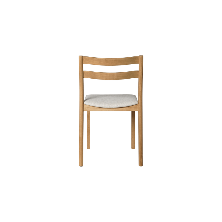 Spisestol Boda Dining Chair i eik / Natural Oak med lin-polstring fra Ferm Living.