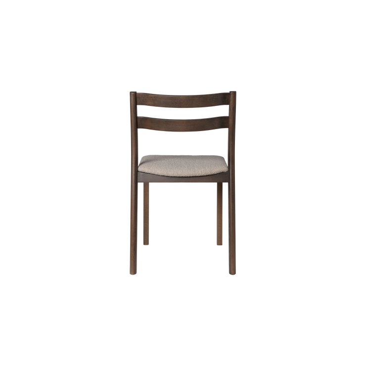 Spisestol Boda Dining Chair i mørkbeiset bøk med bouclé-polstring fra Ferm Living.