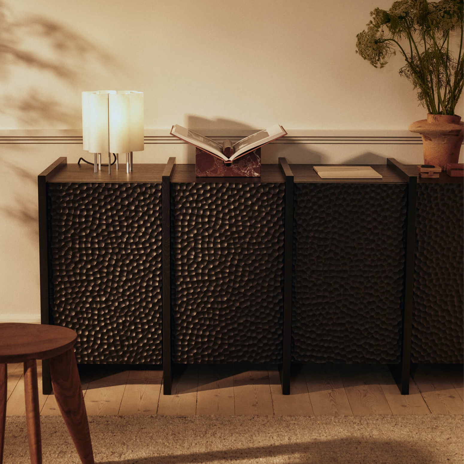 Skjenk Scarni Sideboard fra Ferm Living.