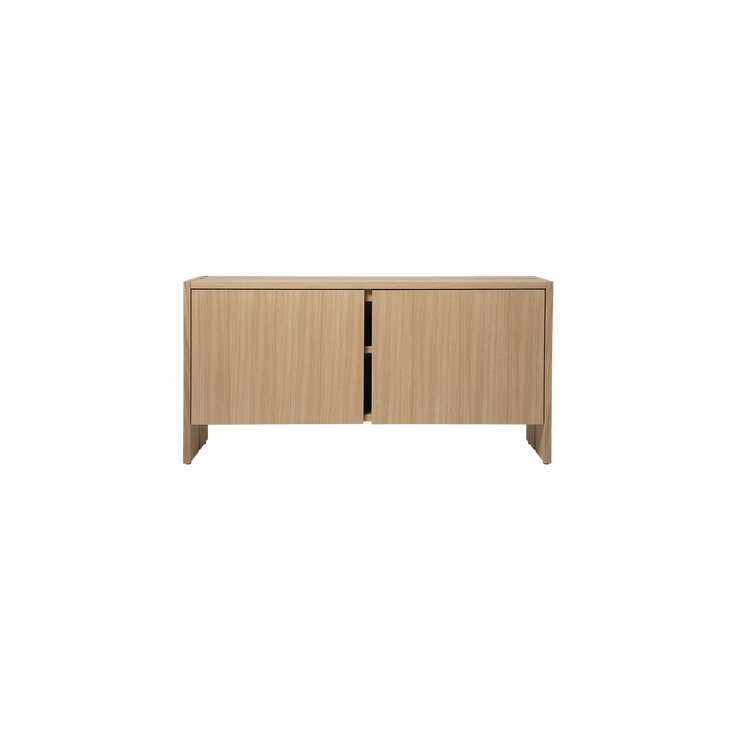 Skjenk Parcel Hallway Cabinet i eik / Natural Oak fra Ferm Living. 