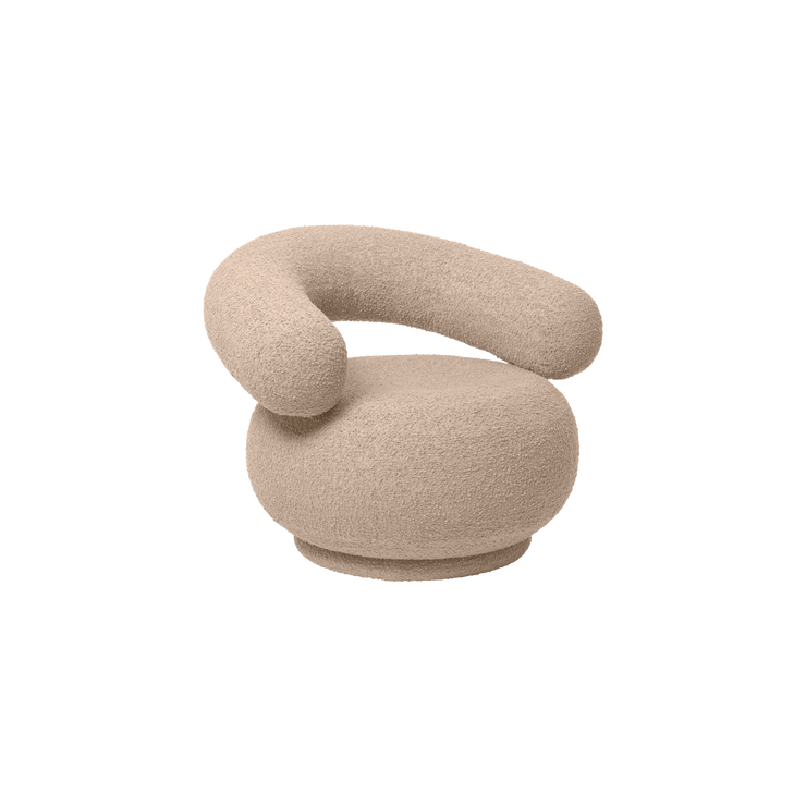 Lenestol Orbo Lounge Chair i Bouclé sand / Raw Bouclé Natural fra Ferm Living.