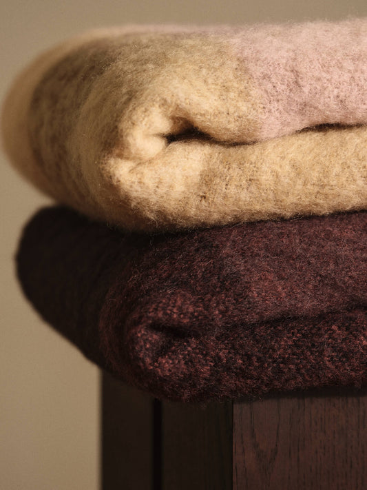 Pledd Blur Mohair Blanket – Butter/Pale Rose fra Ferm Living