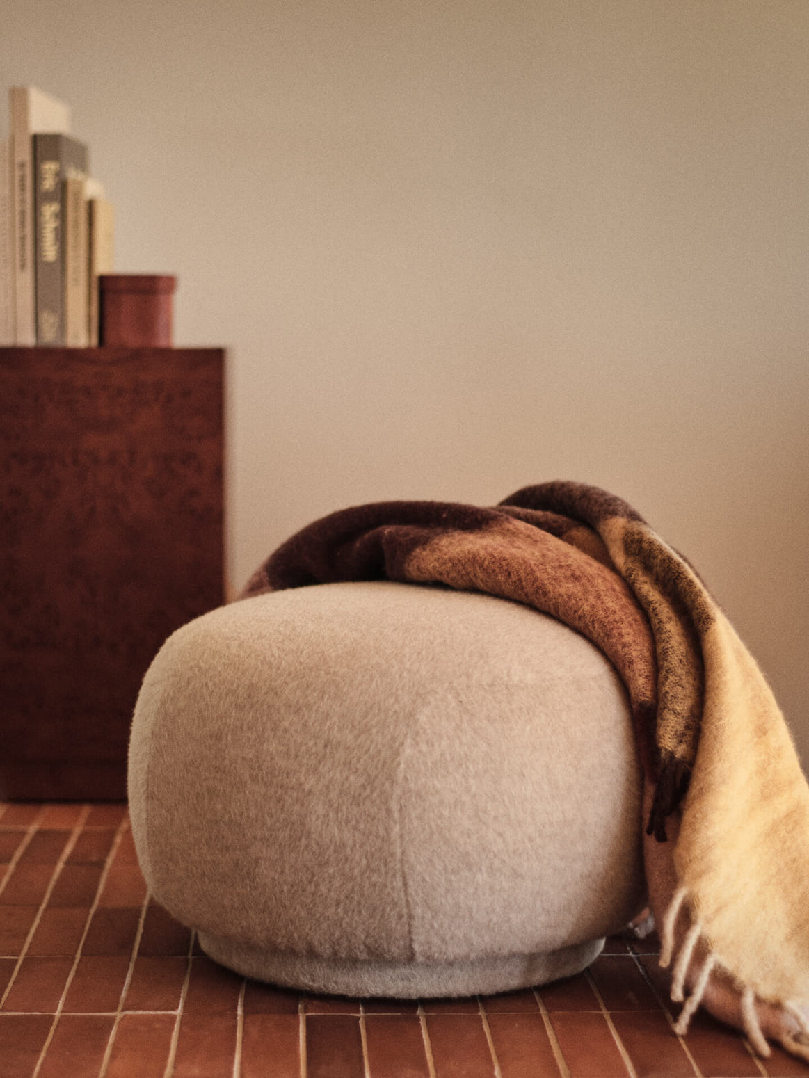 Pledd Blur Mohair Blanket – Butter/Pale Rose fra Ferm Living