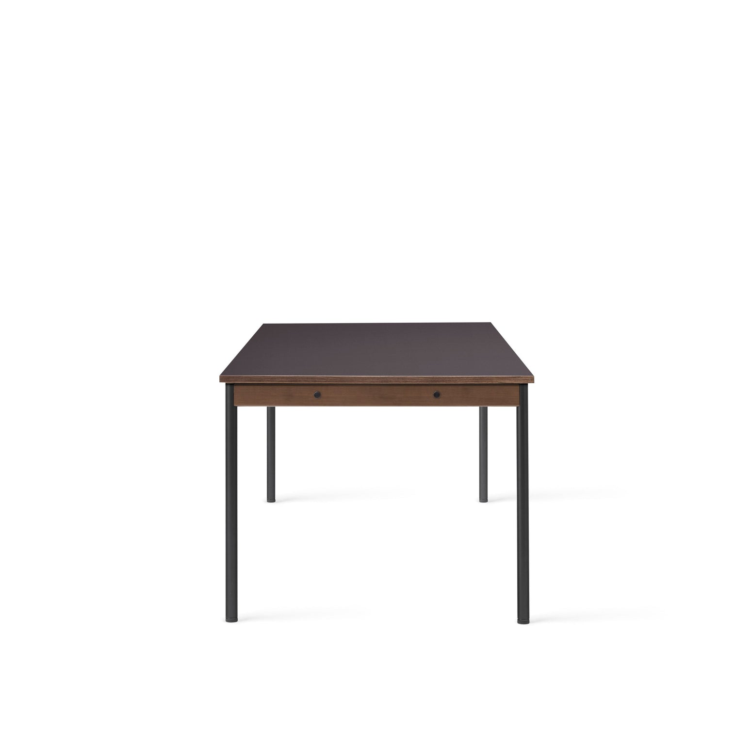Bord Co Table Terra 100x240 cm fra Audo Copenhagen med kullfarget bordplate i laminat med sorte ben og detaljer i mørk eik.