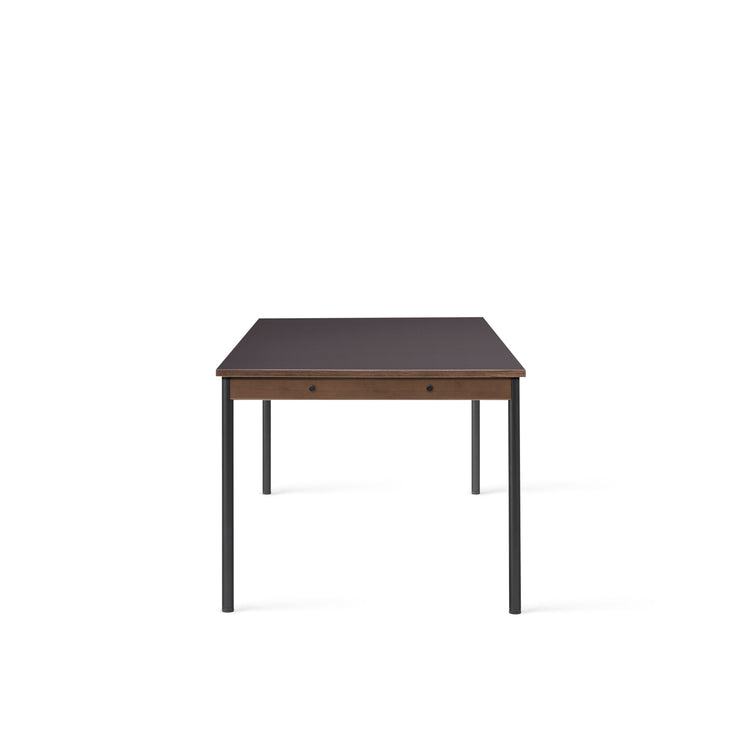 Bord Co Table Terra 100x240 cm fra Audo Copenhagen med kullfarget bordplate i laminat med sorte ben og detaljer i mørk eik.