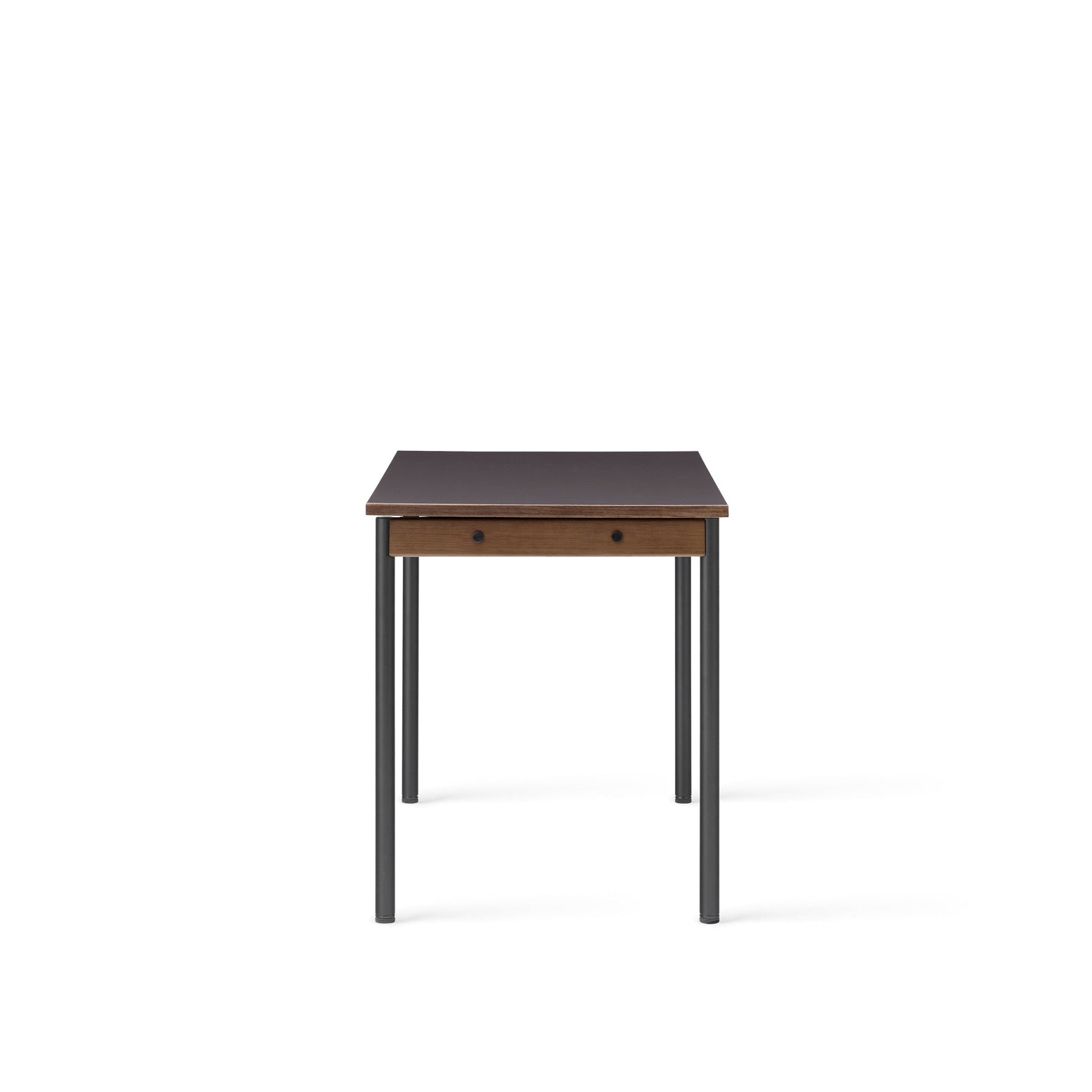 Bord Co Table Terra 70x140 cm fra Audo Copenhagen med kullfarget bordplate i laminat med sorte ben og detaljer i mørk eik.