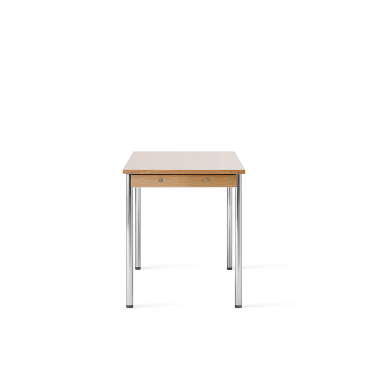 Bord Co Table Creme 70x140 cm fra Audo Copenhagen med kremfarget bordplate i laminat med ben i krom og detaljer i lys eik.