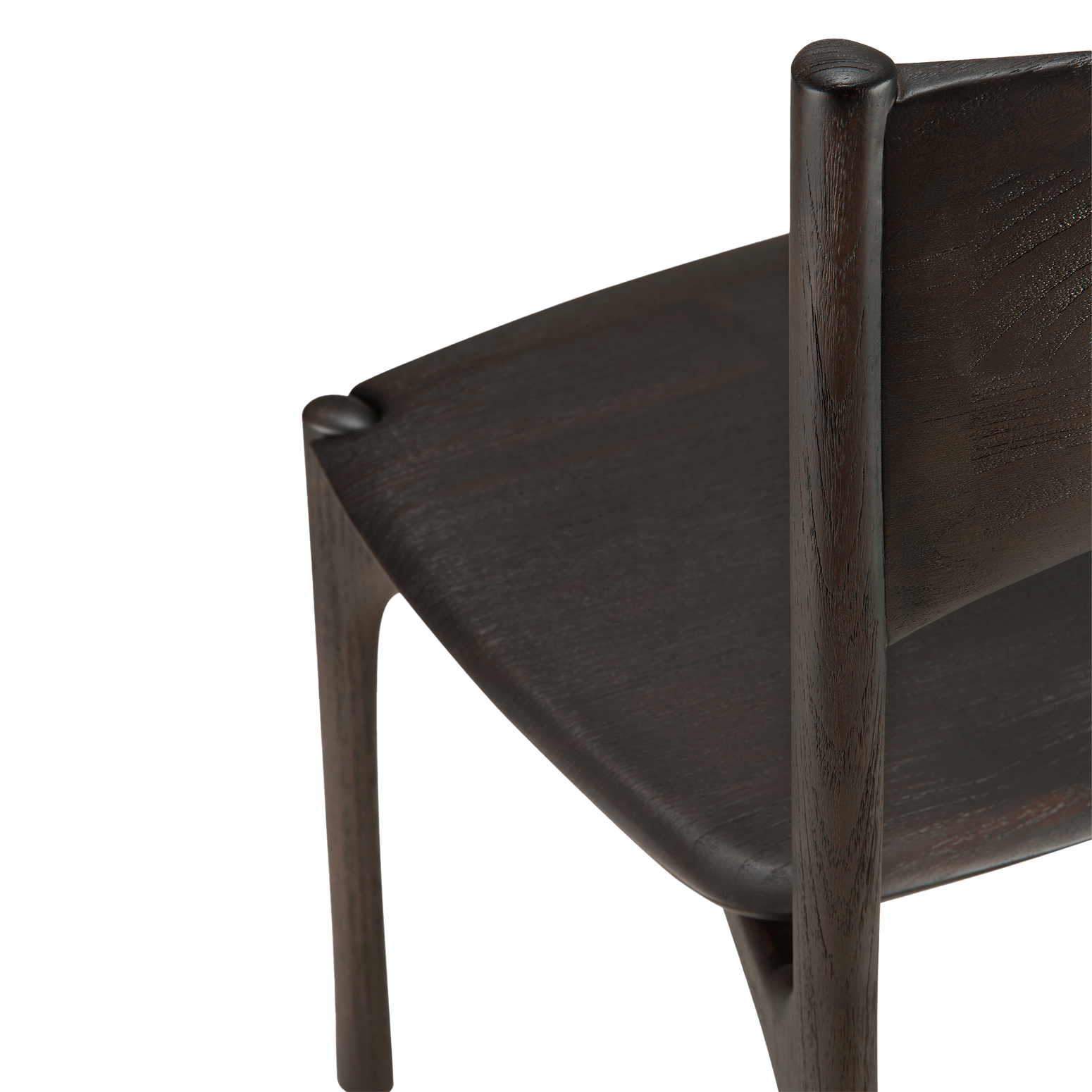 Stol Pl Dining Chair fra Ethnicraft i mørklakkert teak uten armlene fra Ethnicraft.