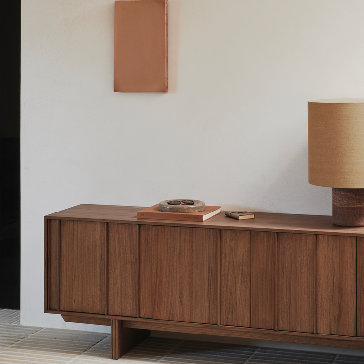 Skjenk Pillar Sideboard fra Ethicraft i størrelse stor (220 x 45 x 70 cm).