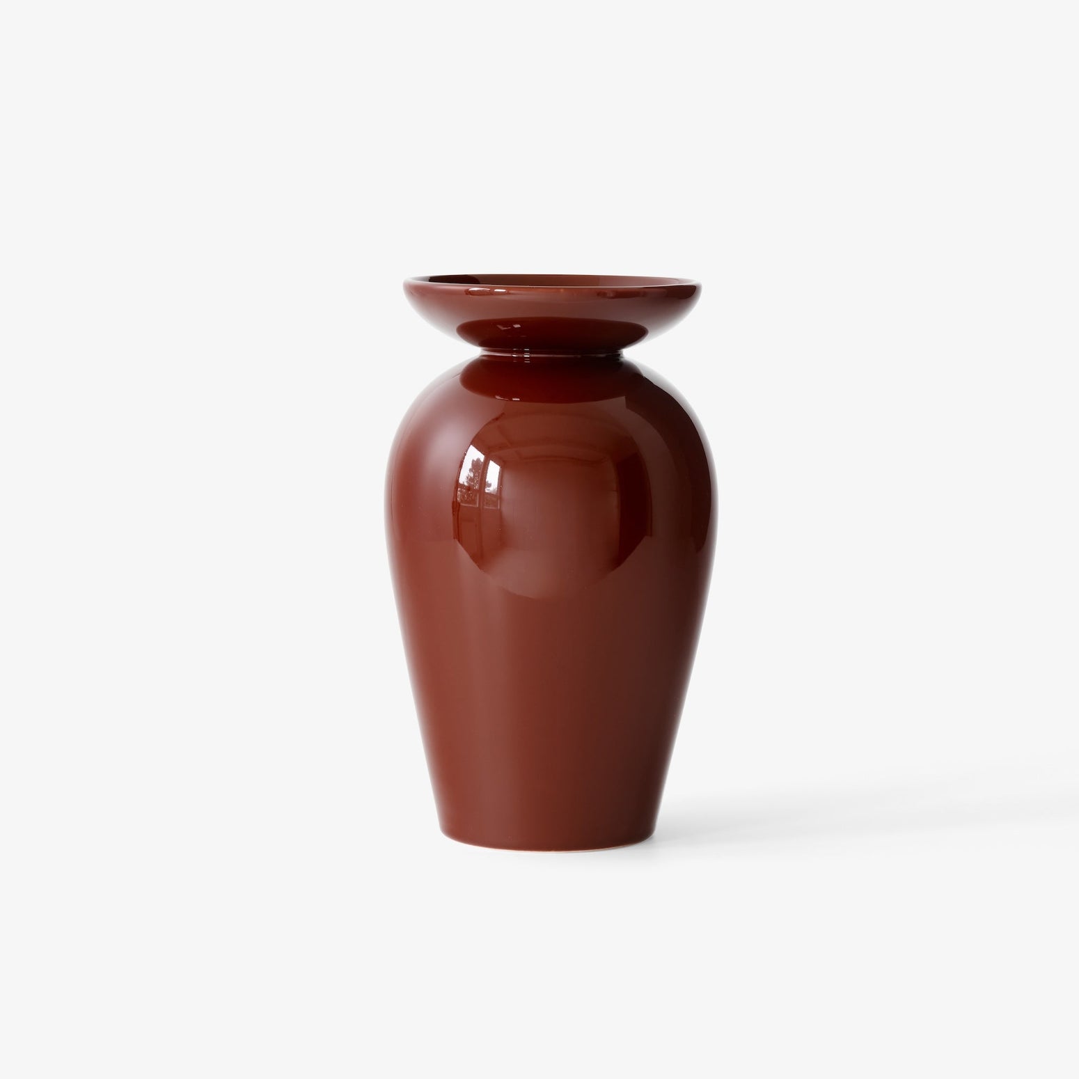 Vase Momento JH47 i en nydelig blank rødbrun farge fra &tradition