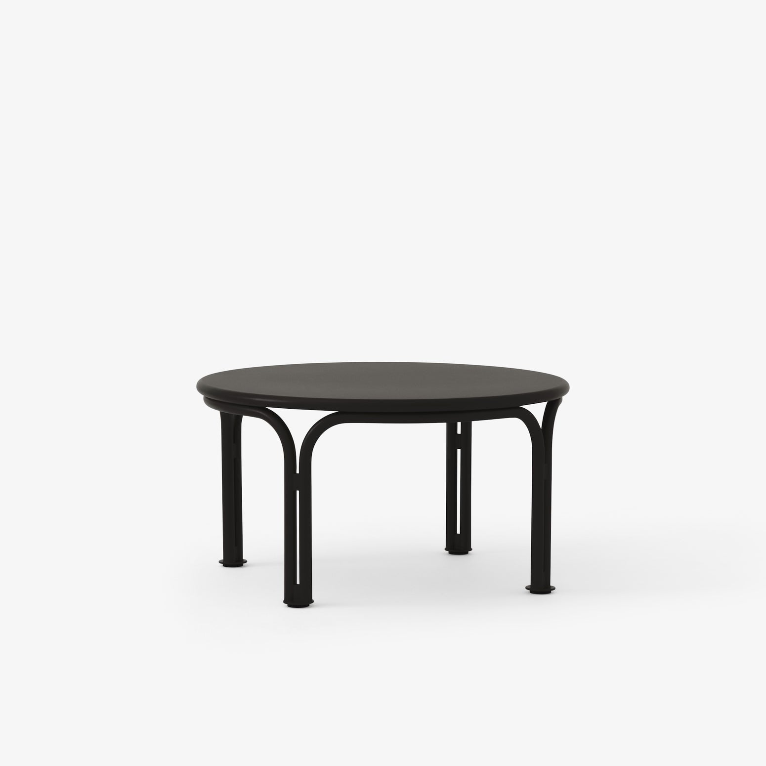 Svart loungebord til uteplassen, Thorvald SC108 fra &tradition, størrelse Ø70 cm