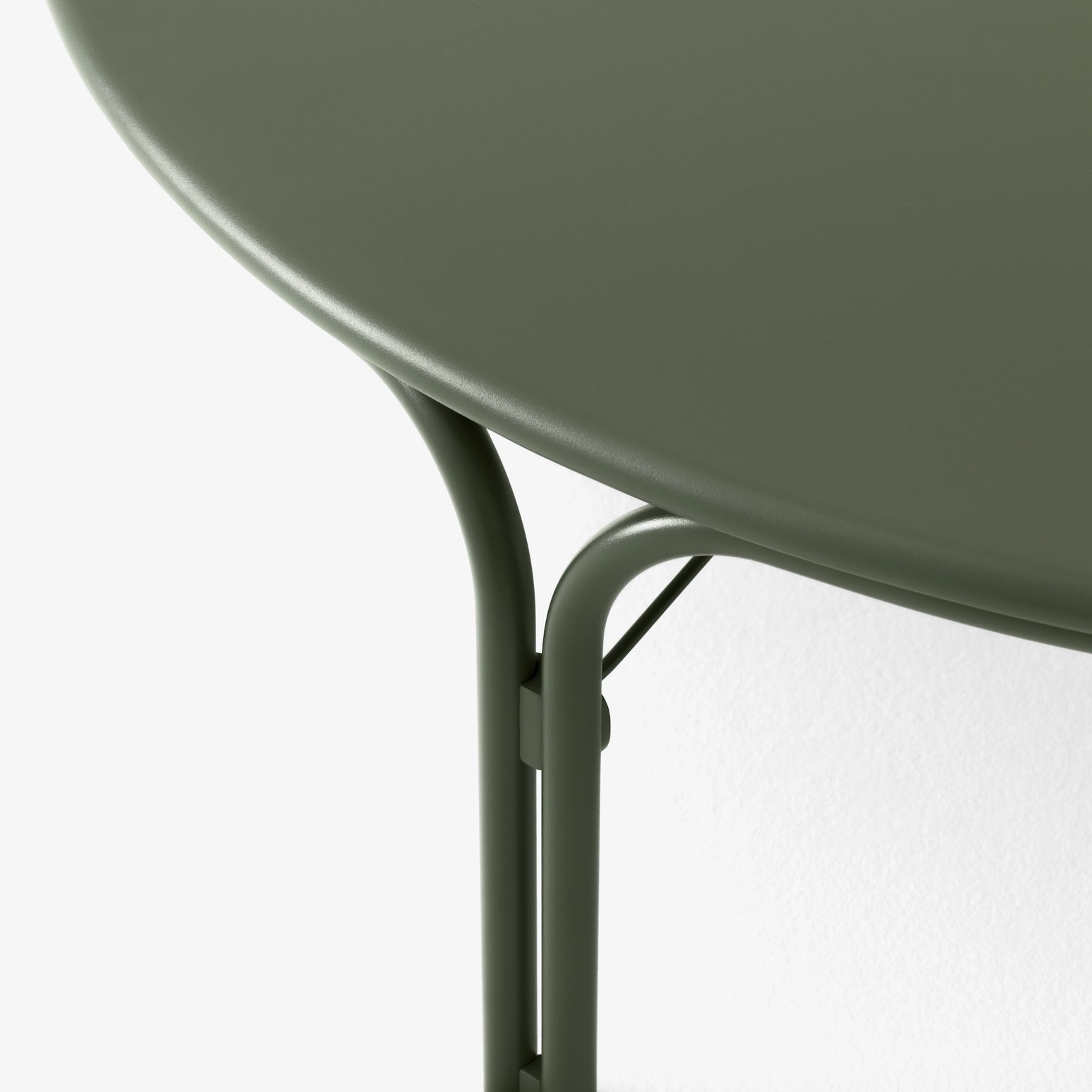 Grønt loungebord til uteplassen, Thorvald SC109 fra &tradition, størrelse Ø115 cm