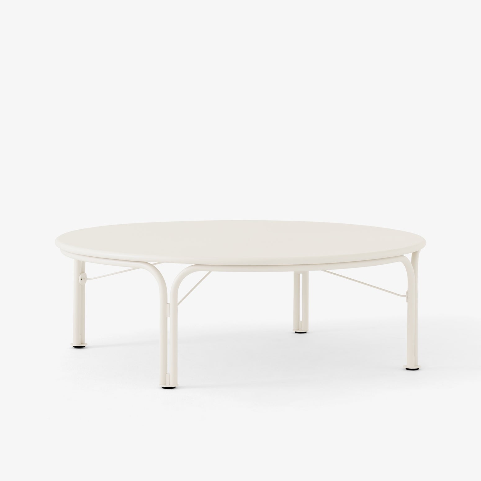 Hvitt loungebord til uteplassen, Thorvald SC109 fra &tradition, størrelse Ø115 cm
