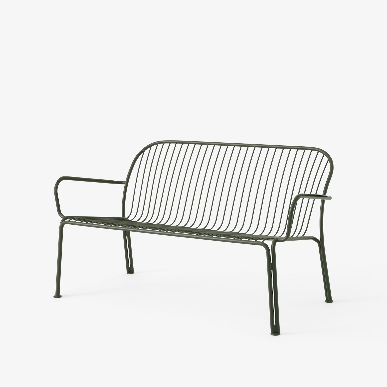 Grønn loungesofa til uteplassen, Thorvald SC110 fra &tradition
