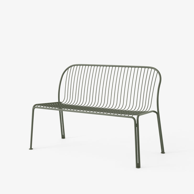 Grønn spisesofa til uteplassen, Thorvald SC111 fra &tradition