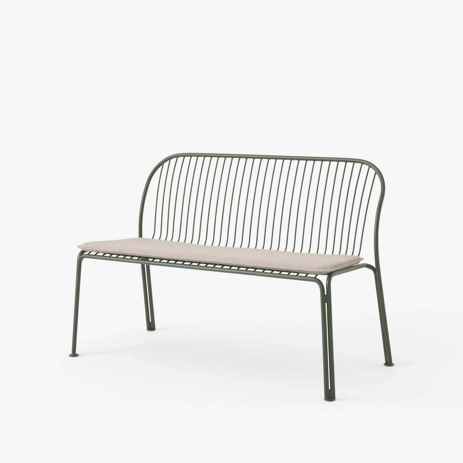 Grønn spisesofa Thorvald SC111 fra &tradition med enkel sittepute, tekstil Heritage Papyrus