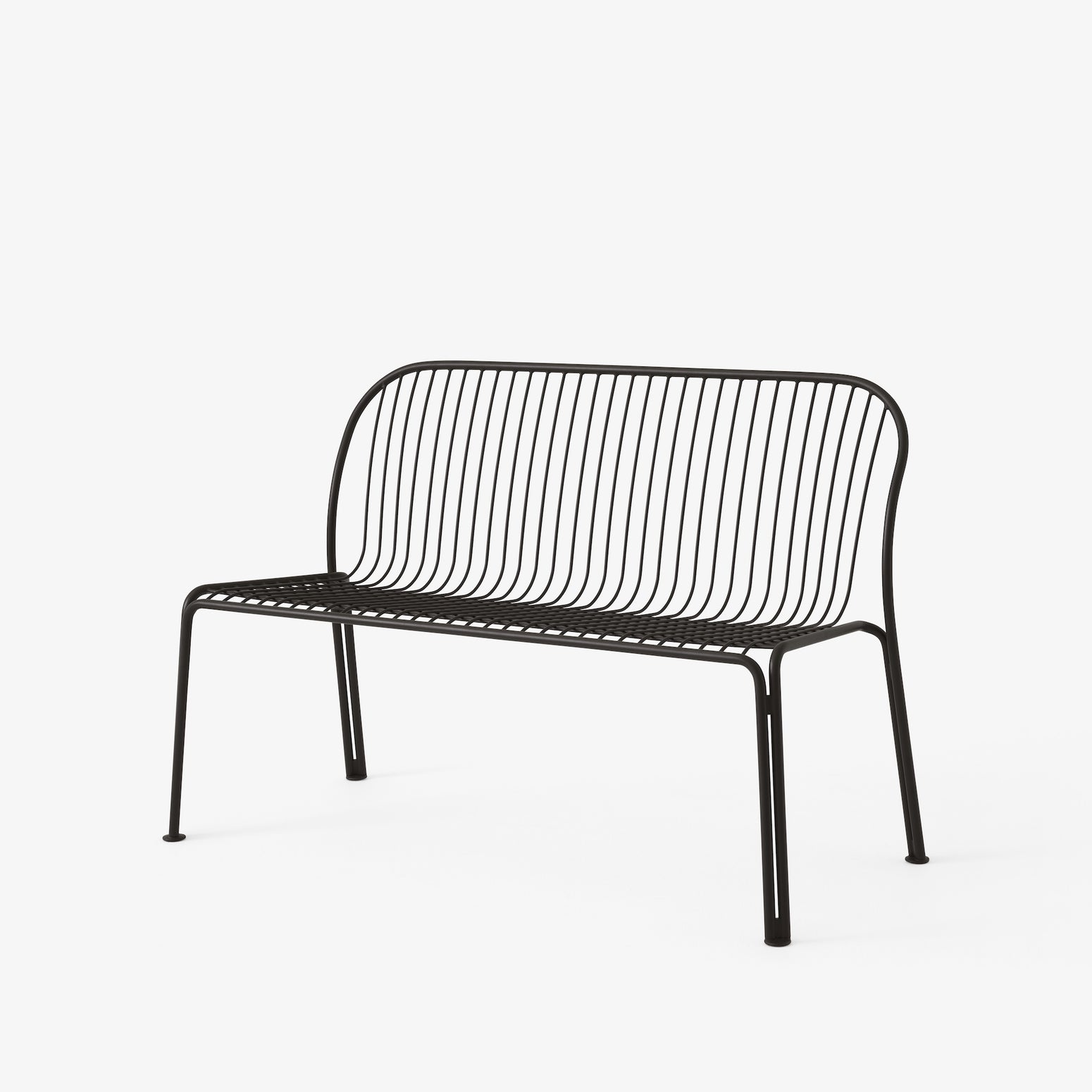 Svart spisesofa til uteplassen, Thorvald SC111 fra &tradition