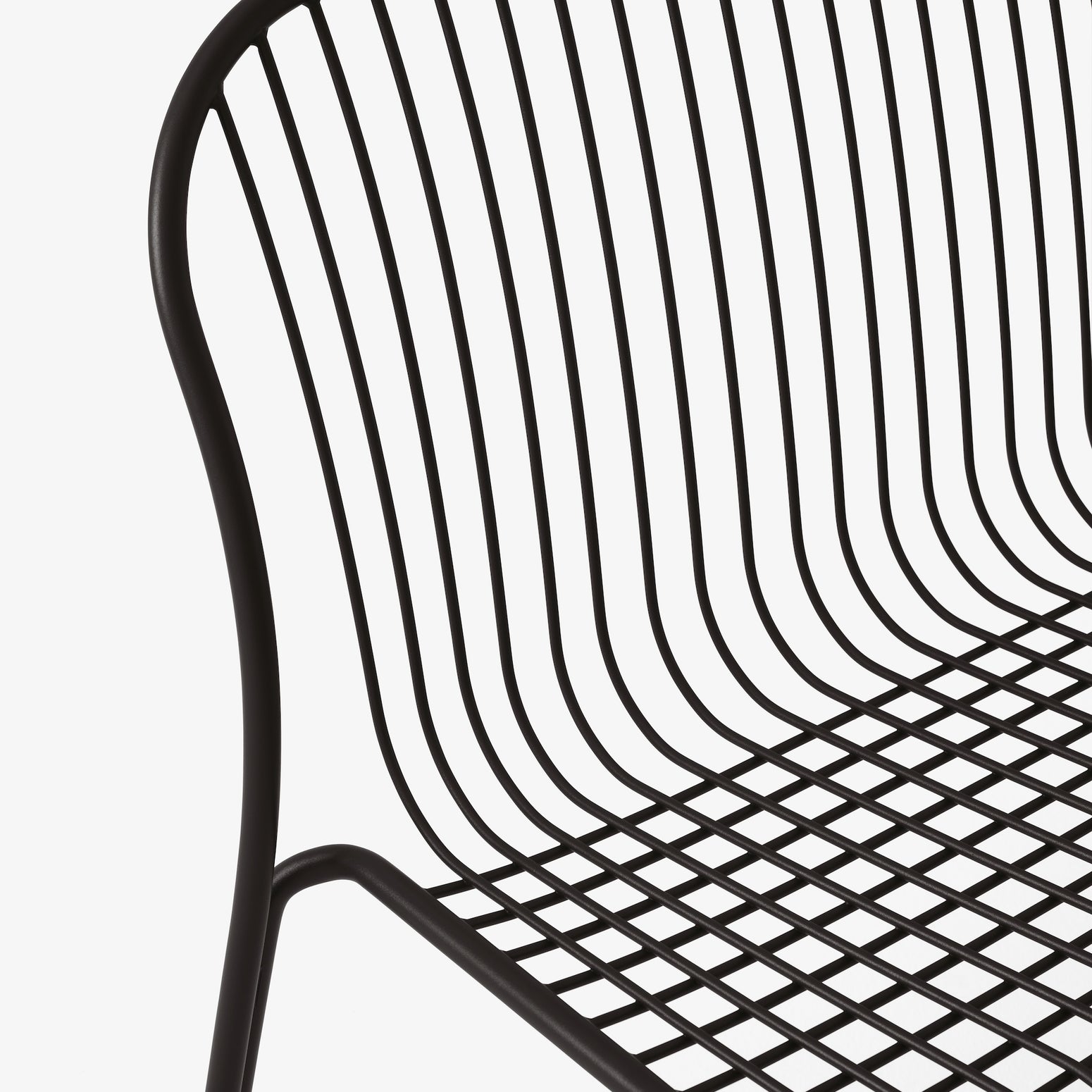 Svart spisesofa til uteplassen, Thorvald SC111 fra &tradition