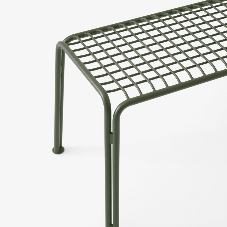 Grønn benk til uteplassen, Thorvald SC112 fra &tradition