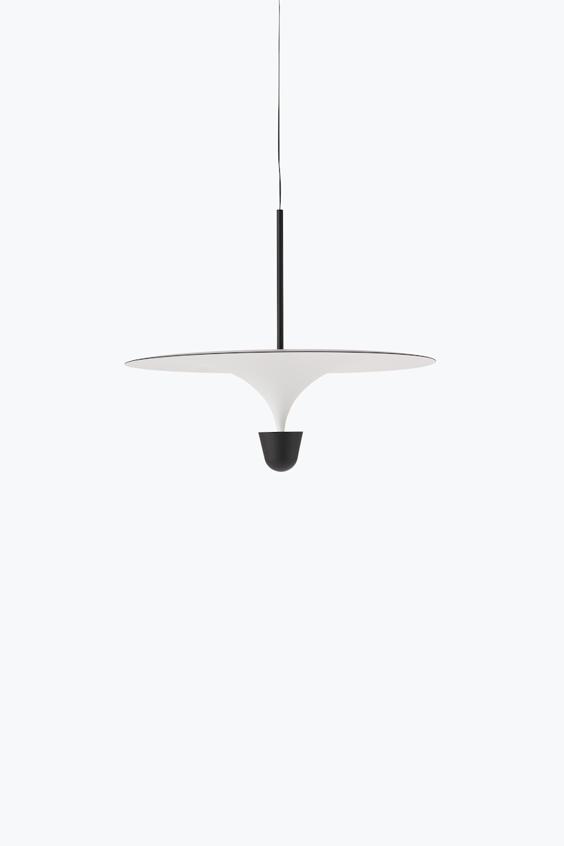 Taklampe Kantarell Pendant Lamp fra New Works Ø60 cm, med hvit skjerm og detalj i svart metall