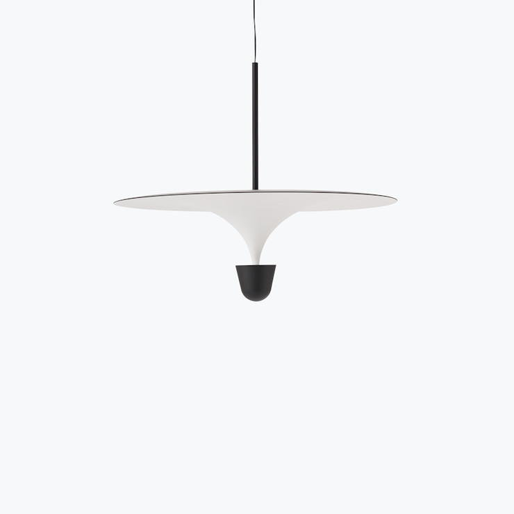 Taklampe Kantarell Pendant Lamp fra New Works Ø60 cm, med hvit skjerm og detalj i svart metall