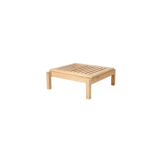 Carl Hansen & Søn sin fotskammel AH604F Outdoor Lounger Footrest ble designet av Alfred Homann. Den er en del av AH Outdoor-serien, preget av strenge linjer elegant kombinert med myke, avrundede detaljer.