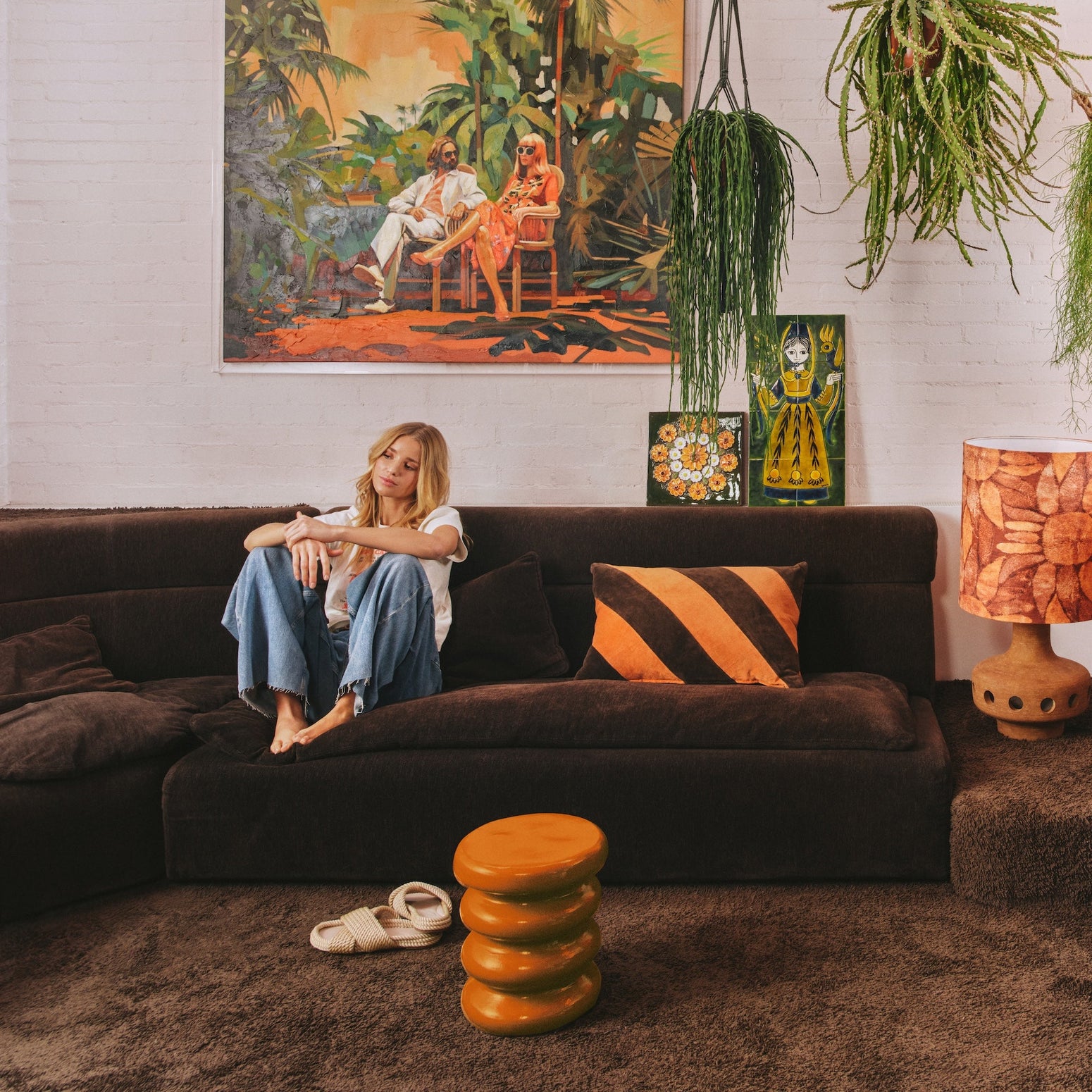 Sidebord i glasert terrakotta, Allure Side Table fra HK Living i fargen Caramel
