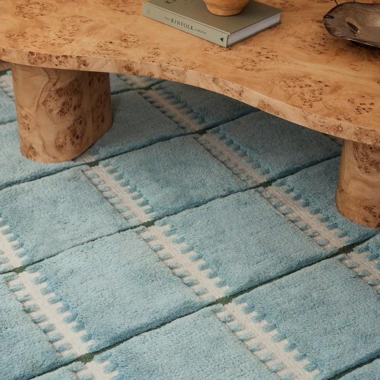 Ullteppe Lilly fra Layered i fargen Blue