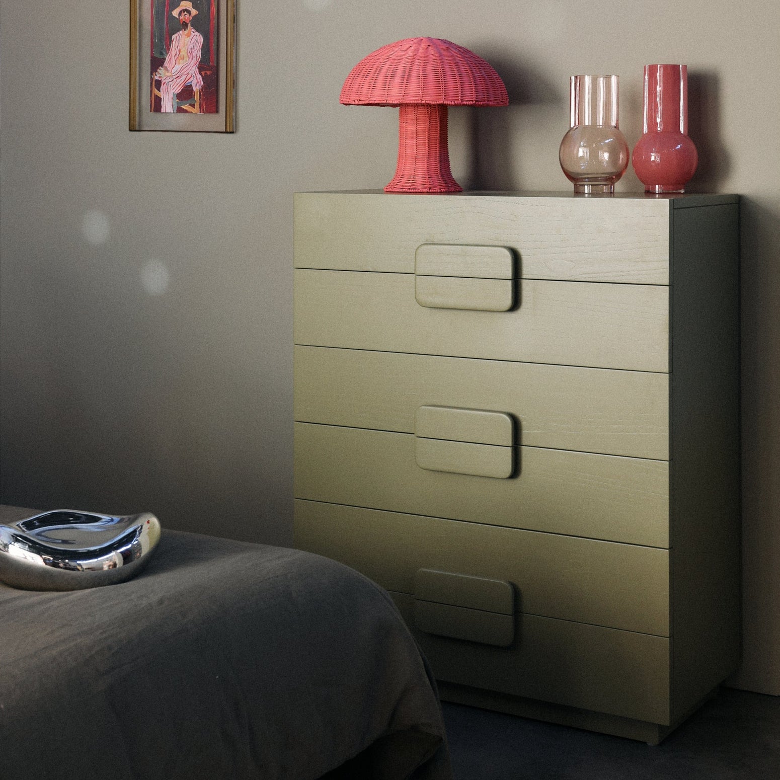 De avrundede håndtakene til kommoden Spacious Drawer Cabinet fra HK Living er en fin detalj som myker opp uttrykket.