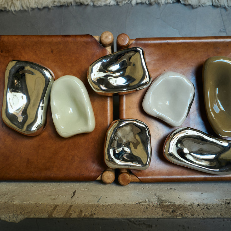 Glasskulpturene Glass Sculpture fra HKliving. Det finnes også en variant i krombelagt glass, som kommer i et sett på 4 stk.