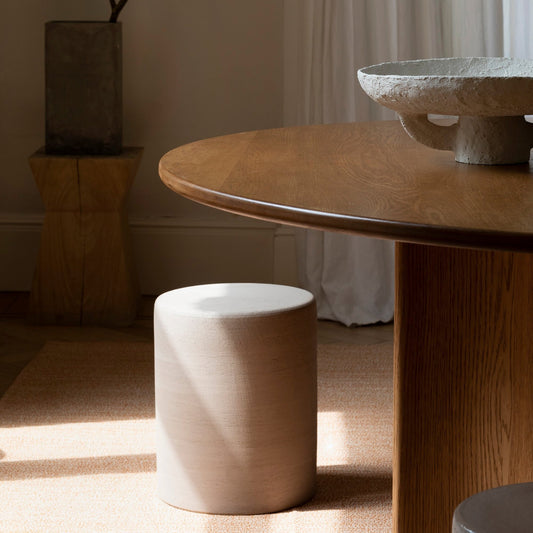 Sidebord Pawn fra Serax i beige utgave, der kun toppen er glasert.