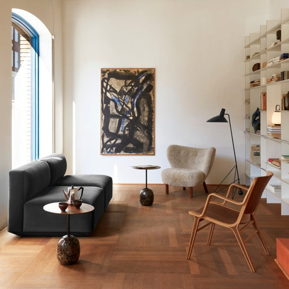 Den danske designduoen Hvidt & Mølgaard er regnet som mestere av renskåren minimalisme, og gulvlampen Tripod, designet i 1953, er et særs godt eksempel på det.
